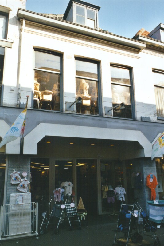 52/15 Hoogstraat 142
