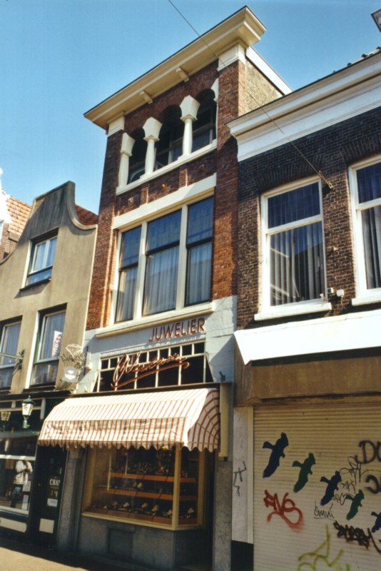 49/09 Hoogstraat 90
