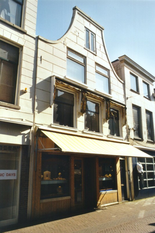 49/18 Hoogstraat 66
