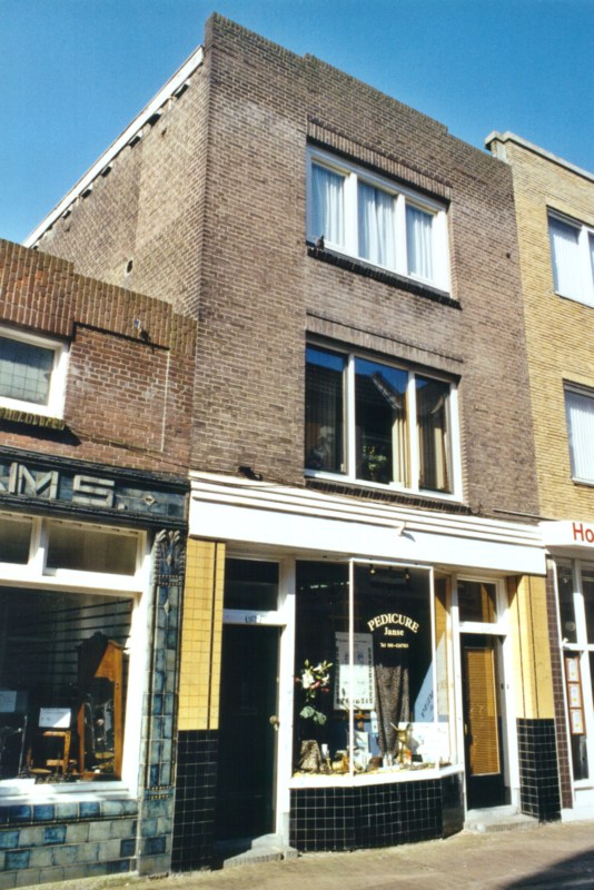 53/04 Hoogstraat 107
