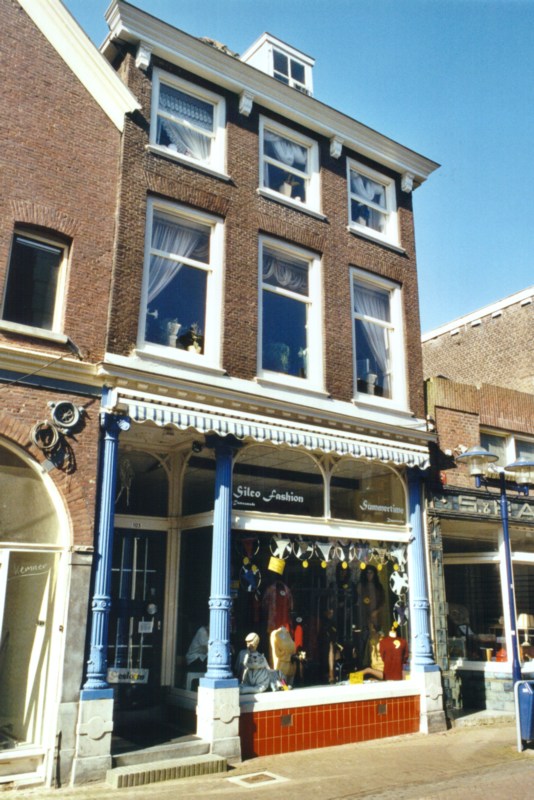 53/02 Hoogstraat 103
